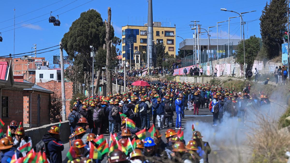 Demonstrators from mining unions take part in a protest against President Rodrigo Paz's government amid an ongoing economic and fuel crisis, in La Paz, Bolivia, May 14, 2026. REUTERS/Claudia Morales