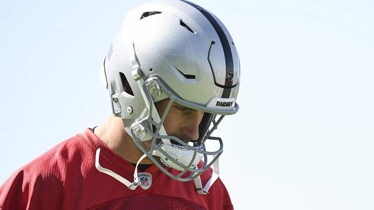 May 20, 2026; Henderson, NV, USA; Las Vegas Raiders quarterback Kirk Cousins (8) warms up during organized team activities at Intermountain Health Performance Center. Mandatory Credit: Candice Ward-Imagn Images | Candice Ward-Imagn Images 