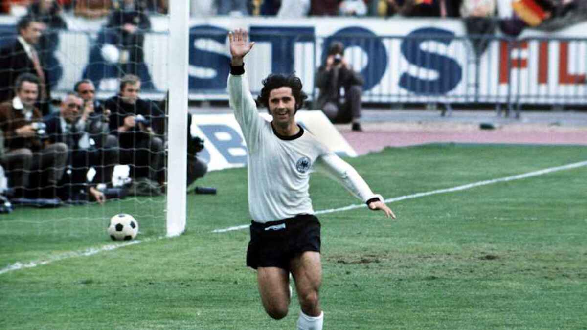  Gerd Muller knew where the net was. | IMAGO/Colorsport 