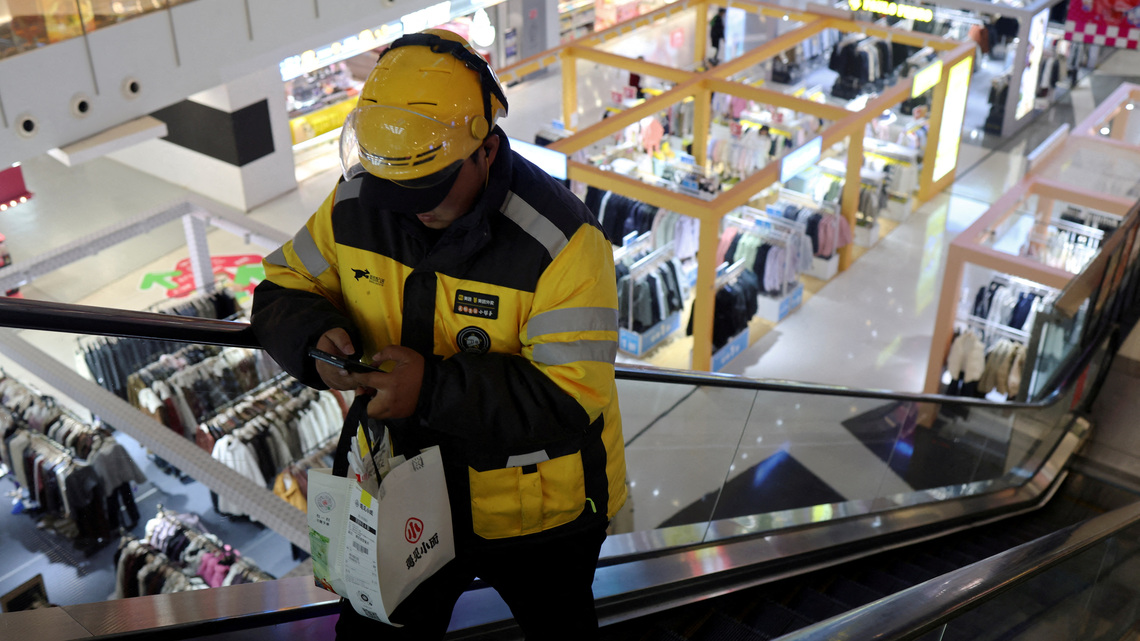 Analysis-Chinese e-commerce moves to next phase after delivery price war changes shopping habits 