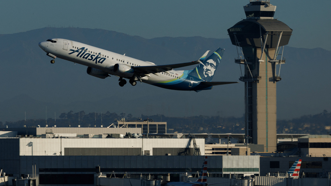 Alaska Air expects Boeing 737 MAX 10 certification this month