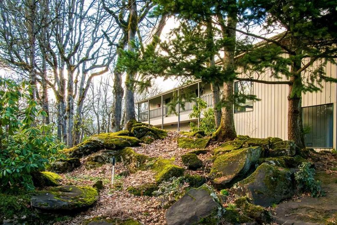  Tranquil gardens and riverside views await guests at Westcliff Lodge. Photo credit: June Russell-Chamberlin 