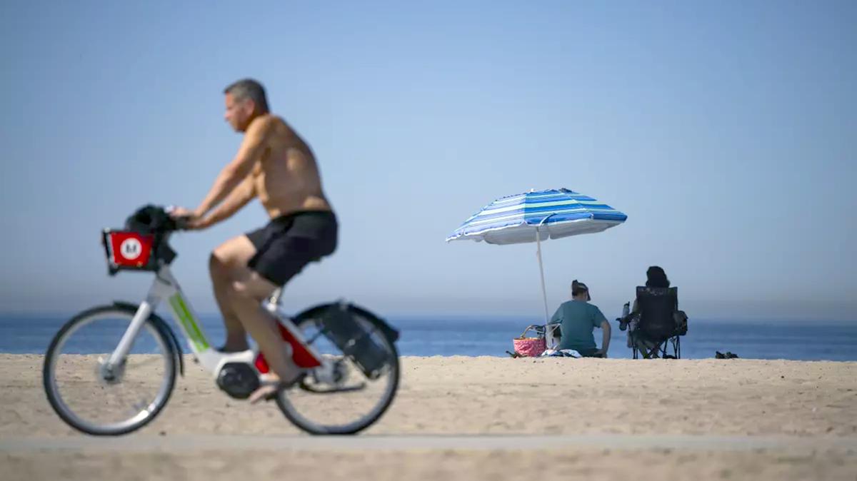 Visitors cool off in mid-March at Dockweiler Beach in Los Angeles. (Kayla Bartkowski/Los Angeles Times/TNS)