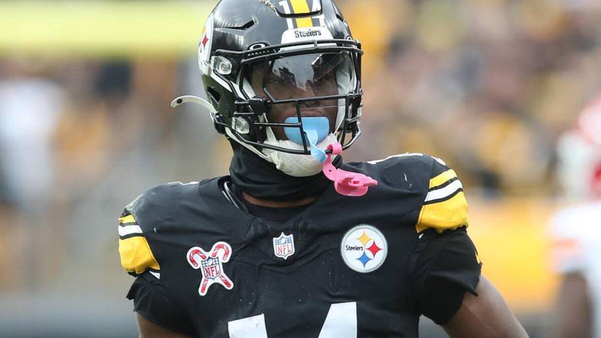  Dec 25, 2024; Pittsburgh, Pennsylvania, USA; Pittsburgh Steelers wide receiver George Pickens (14) reacts after a first down against the Kansas City Chiefs during the second quarter at Acrisure Stadium. Mandatory Credit: Charles LeClaire-Imagn Images | Charles LeClaire-Imagn Images 