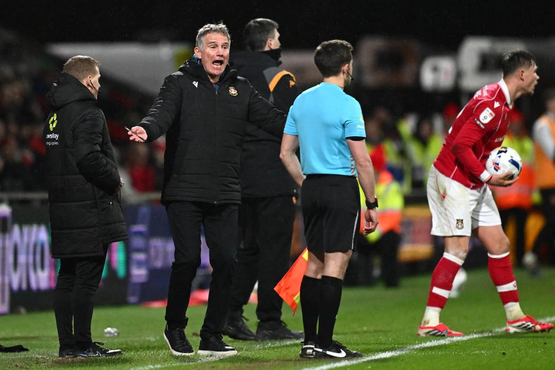  Phil Parkinson reacts at the linesman during the Sky Bet Championship match between Wrexham AFC and Hull City. Photo by Gareth Copley/Getty Images