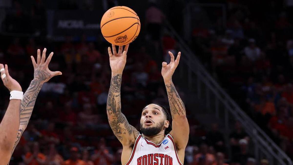  Mar 26, 2026; Houston, TX, USA; Houston Cougars guard Emanuel Sharp (21) shoots the ball against the Illinois Fighting Illini in the first half during a Sweet Sixteen game of the South Regional of the men's 2026 NCAA Tournament at Toyota Center. Mandatory Credit: Troy Taormina-Imagn Images | Troy Taormina-Imagn Images 