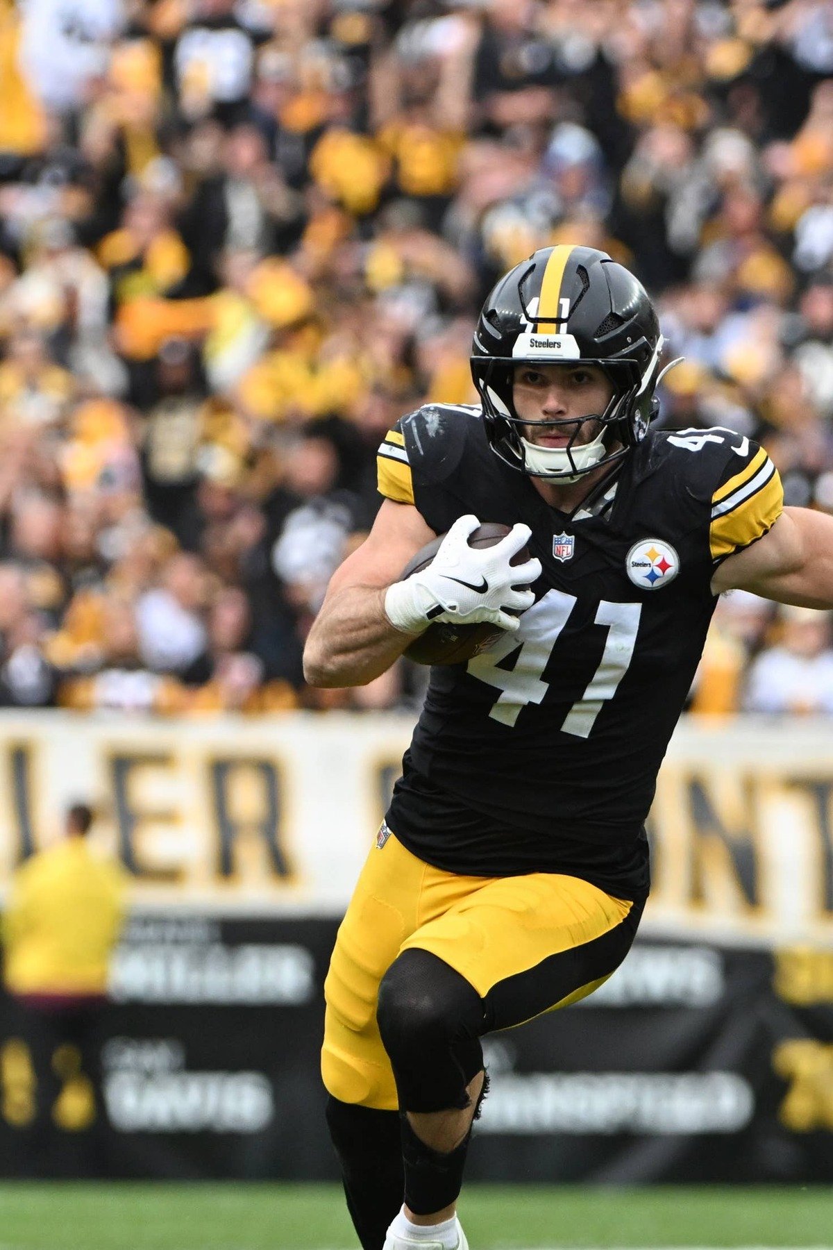  Nov 2, 2025; Pittsburgh, Pennsylvania, USA; Pittsburgh Steelers linebacker Payton Wilson (41) returns an interception against the Indianapolis Colts during the first half at Acrisure Stadium. Mandatory Credit: Barry Reeger-Imagn Images reuters.com,2025:newsml_MT1USATODAY27505653:43930277
