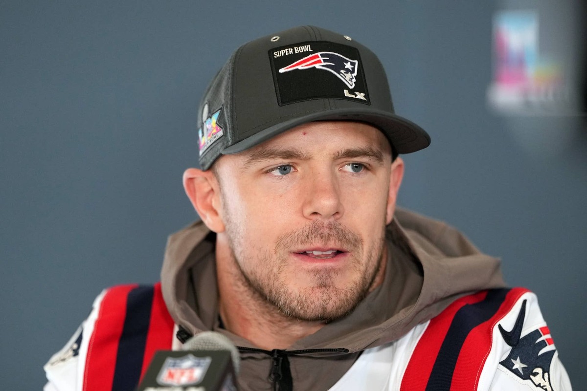  New England Patriots linebacker Robert Spillane (14) talks to media members at the Santa Clara Marriott. Darren Yamashita-Imagn Images