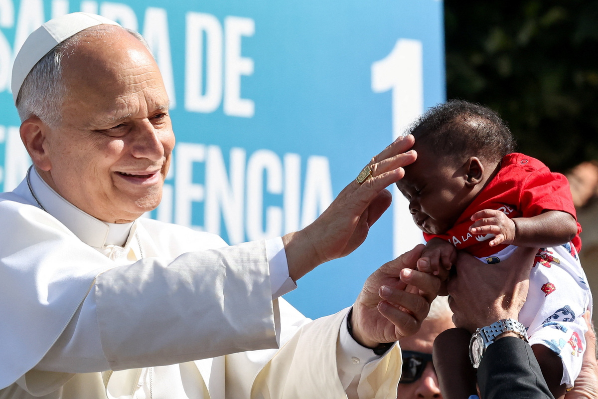 Pope Leo XIV blesses a child at the Plaza del Cristo de La Laguna, Tenerife, Canary Islands, Spain, June 12, 2026, on the day he meets with migrants and humanitarian organizations, as part of a seven-day apostolic journey to Spain, with visits to Madrid, Barcelona and the Canary Islands. REUTERS/Yara Nardi
