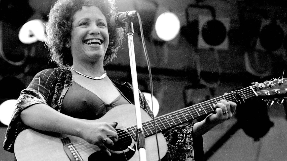 1975 Soft Rock Ballad, Dominating the Charts for 20 Weeks, Became a Defining Signature Anthem 