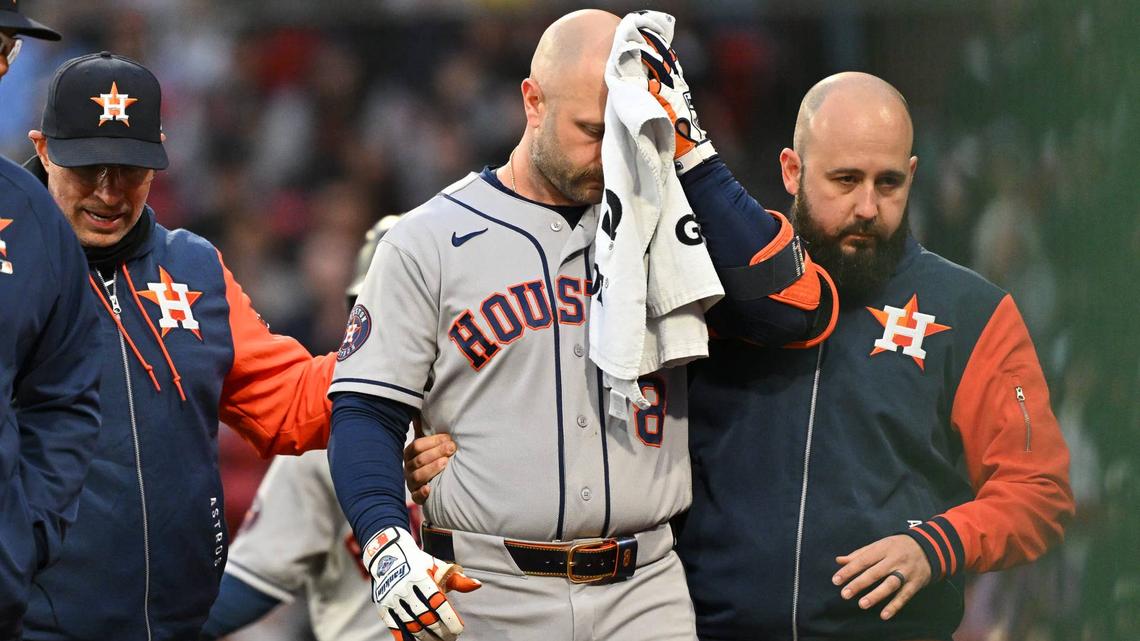 Astros' Christian Walker Announces Update After Leaving Red Sox Game 