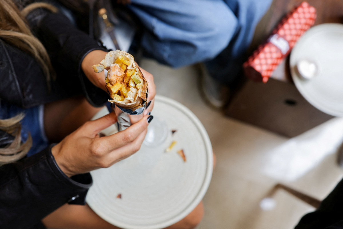 Beirut's $13 chicken sandwich becomes symbol of Lebanon divide ...