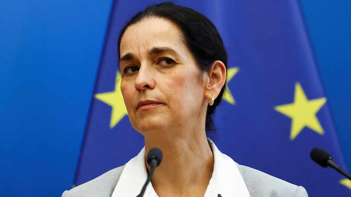 Hungary carries out dawn raids over COVID-era purchase of 17,000 ventilators 