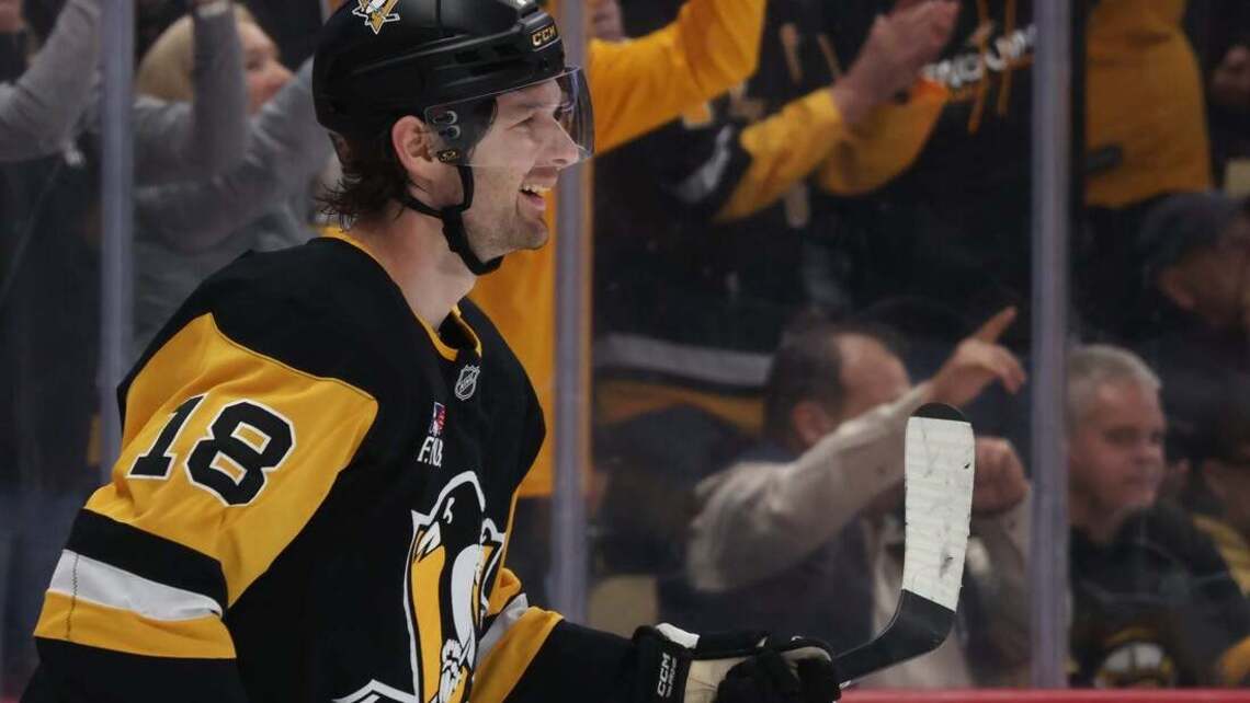 Pens sign F Tommy Novak to 3-year, $13.95M extension 