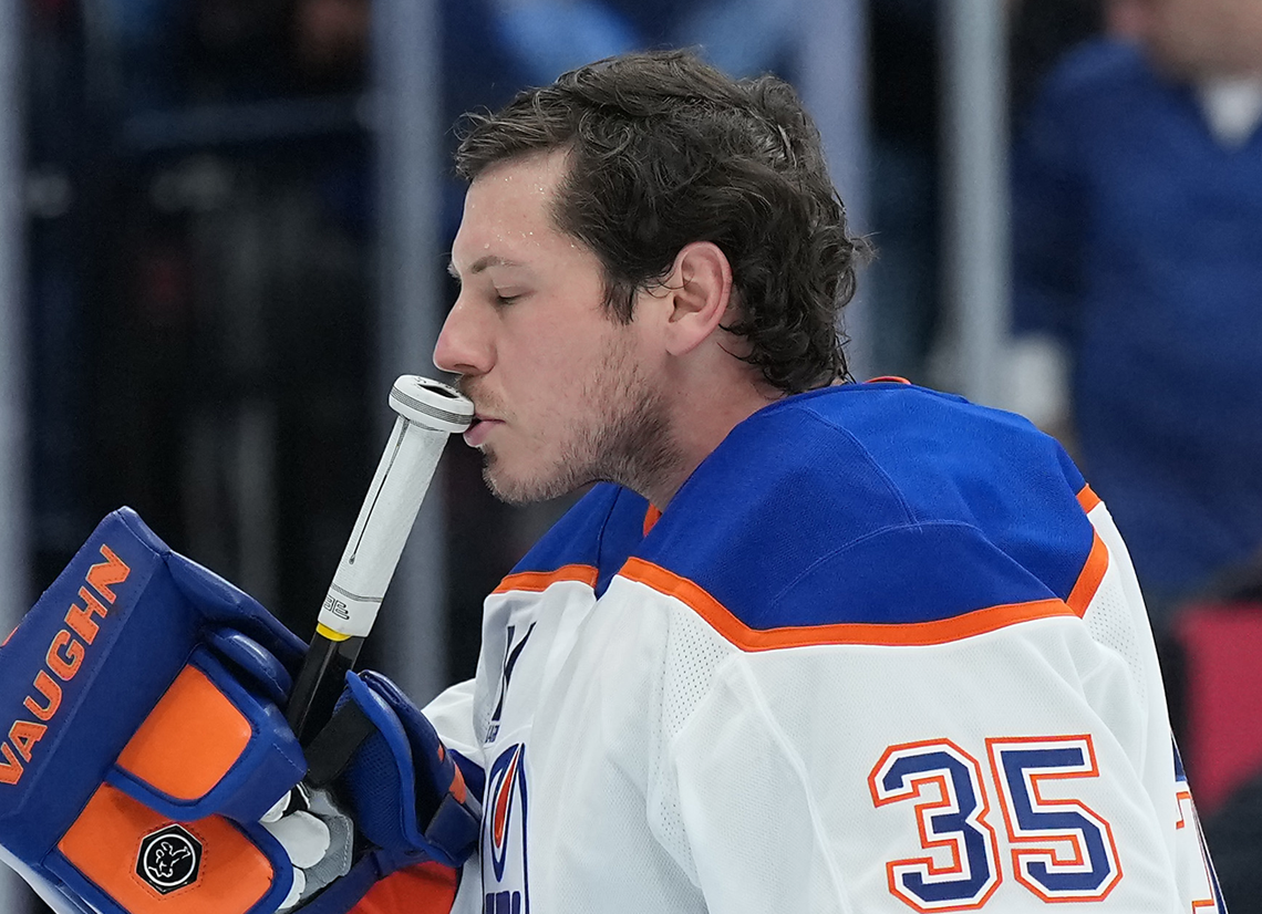  Edmonton Oilers goaltender Tristan Jarry (35) kisses his goal stick before the game at Scotiabank Arena. Nick Turchiaro-Imagn Images