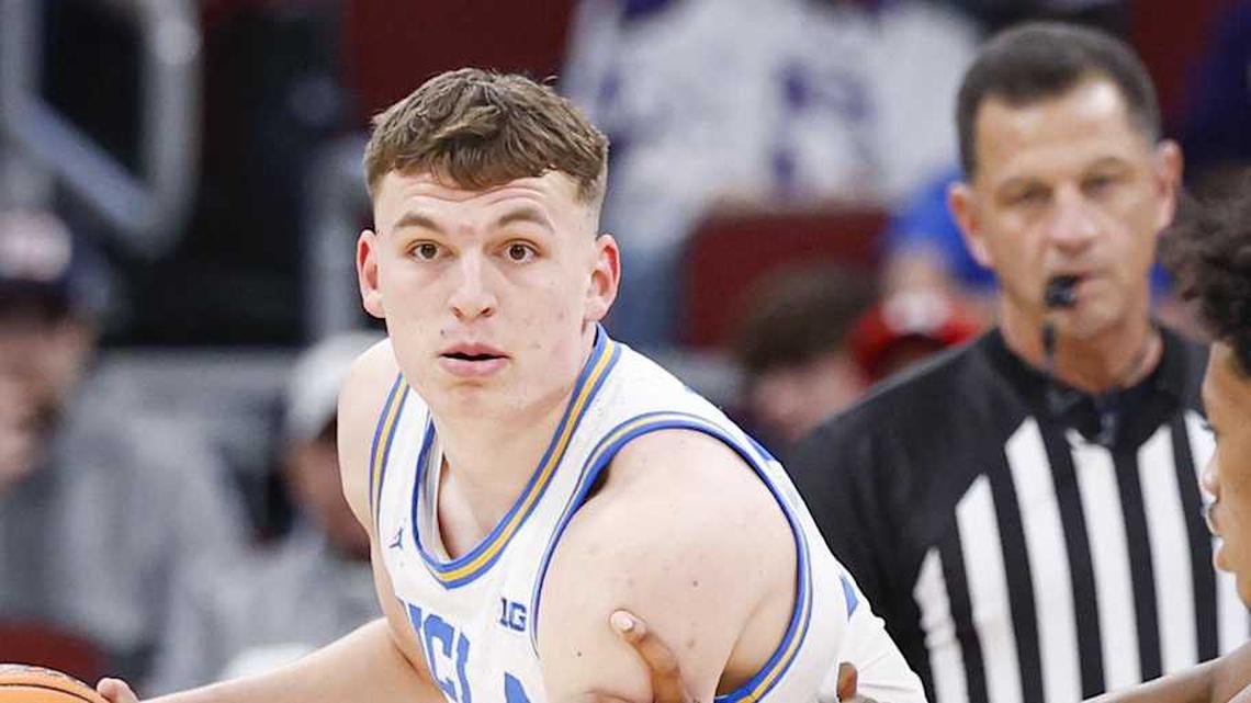  Mar 12, 2026; Chicago, IL, USA; UCLA Bruins forward Tyler Bilodeau (34) looks to pass the ball against the Rutgers Scarlet Knights during the first half at United Center. Mandatory Credit: Kamil Krzaczynski-Imagn Images | Kamil Krzaczynski-Imagn Images 