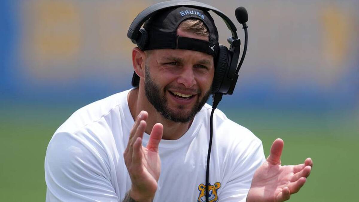  May 2, 2026; Pasadena, CA, USA; UCLA Bruins assistant safeties coach Anthony DiMichele during the spring game at Rose Bowl. Mandatory Credit: Kirby Lee-Imagn Images | Kirby Lee-Imagn Images 
