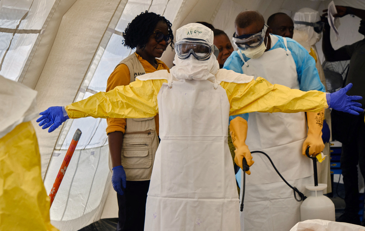 Congolese healthcare workers participate in an accelerated training session, at the newly built Samaritan's Purse International Relief tents, at the Scott Powell Memorial Ebola Treatment Center, as aid agencies intensify efforts to contain the Ebola outbreak caused by the Bundibugyo virus, in Bunia town, Ituri province, Democratic Republic of Congo, June 11, 2026. REUTERS/Gradel Muyisa Mumbere