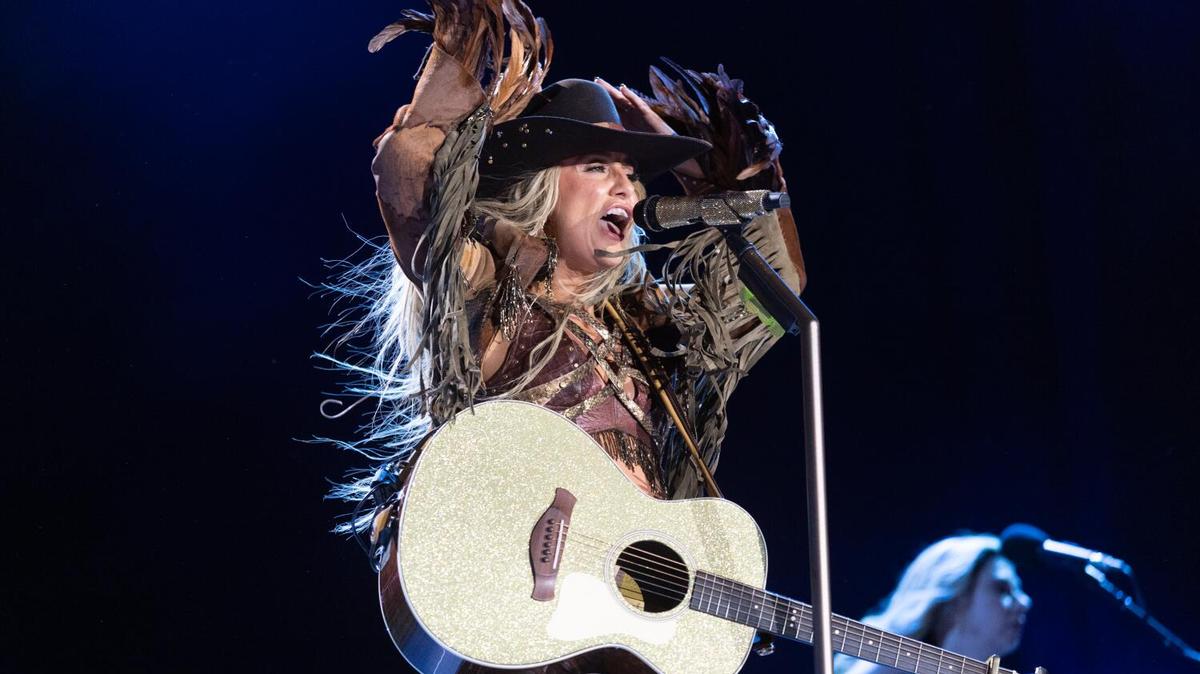 Indio, CA - April 25, 2026: Lainey Wilson performs on the Mane Stage during the second day of the Stagecoach Country Music Festival at Empire Polo Club, in Indio, CA on Saturday, April 25, 2026. (Allen J. Schaben / Los Angeles Times)