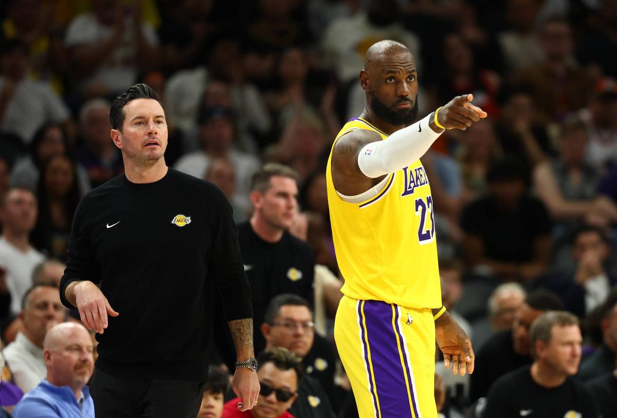  Los Angeles Lakers head coach JJ Redick with forward LeBron James (23) against the Phoenix Suns 