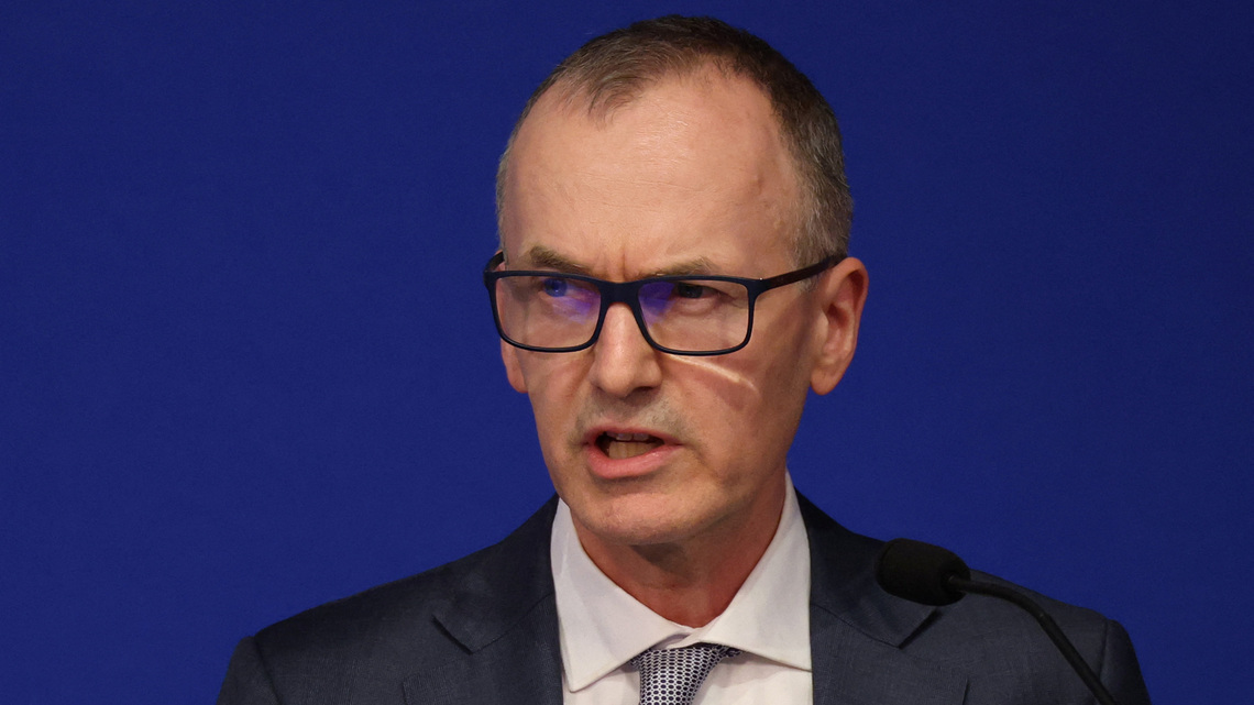 Australia central banker sees signs of labour market easing