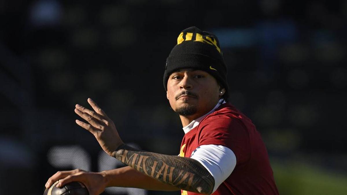  Nov 22, 2025; Eugene, Oregon, USA; Southern California Trojans quarterback Jayden Maiava (14) warms up before the game against the Oregon Ducks at Autzen Stadium. Mandatory Credit: Troy Wayrynen-Imagn Images | Troy Wayrynen-Imagn Images 