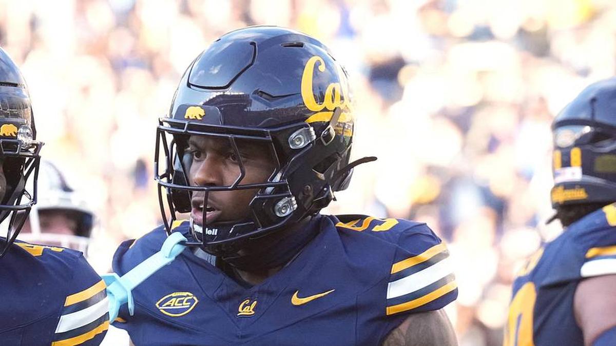  Sep 6, 2025; Berkeley, California, USA; California Golden Bears defensive backs Brent Austin (4) and Hezekiah Masses (5) react after a defensive play during the fourth quarter against the Texas Southern Tigers at California Memorial Stadium. Mandatory Credit: Darren Yamashita-Imagn Images | Darren Yamashita-Imagn Images 