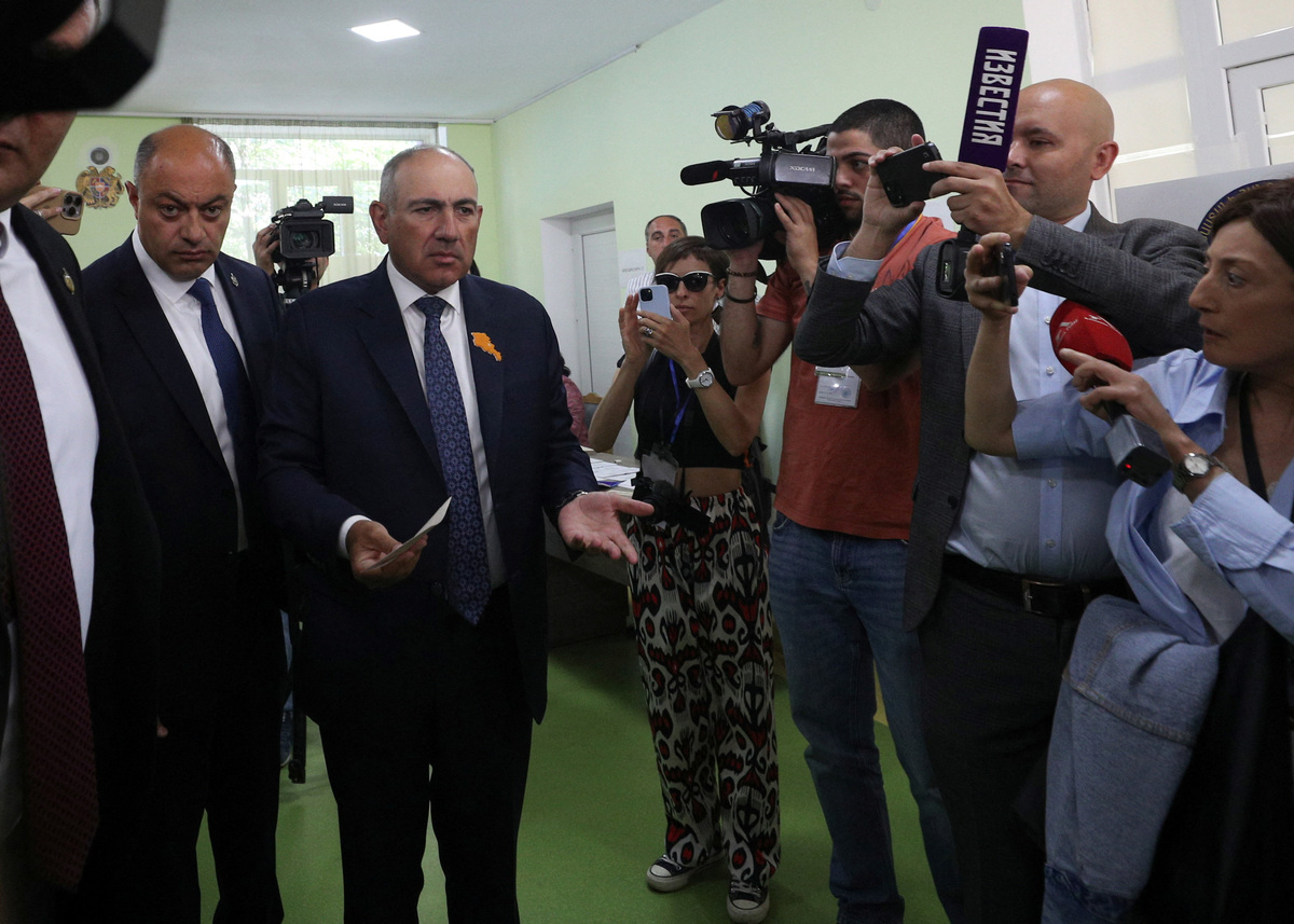 Armenian Prime Minister and leader of the Civil Contract party Nikol Pashinyan visits a polling station during a parliamentary election in Yerevan, Armenia, June 7, 2026. Hayk Baghdasaryan/Photolure via REUTERS