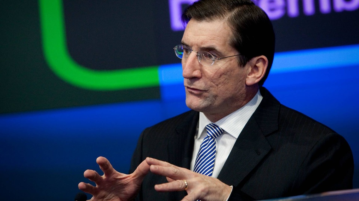 Former Nasdaq CEO Robert Greifeld warns $800B in SpaceX lockup shares expiring by October is the dominant risk factor for SPCX 