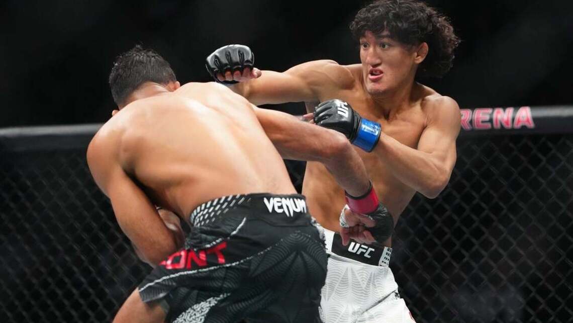 Raoni Barcelos hospitalized after fifth-round TKO loss to Raul Rosas Jr. 