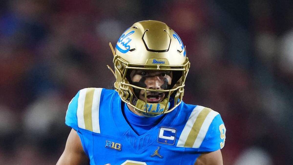  Nov 29, 2025; Los Angeles, California, USA; UCLA Bruins quarterback Nico Iamaleava (9) carries the ball against the Southern California Trojans in the first half at United Airlines Field at Los Angeles Memorial Coliseum. Mandatory Credit: Kirby Lee-Imagn Images | Kirby Lee-Imagn Images 