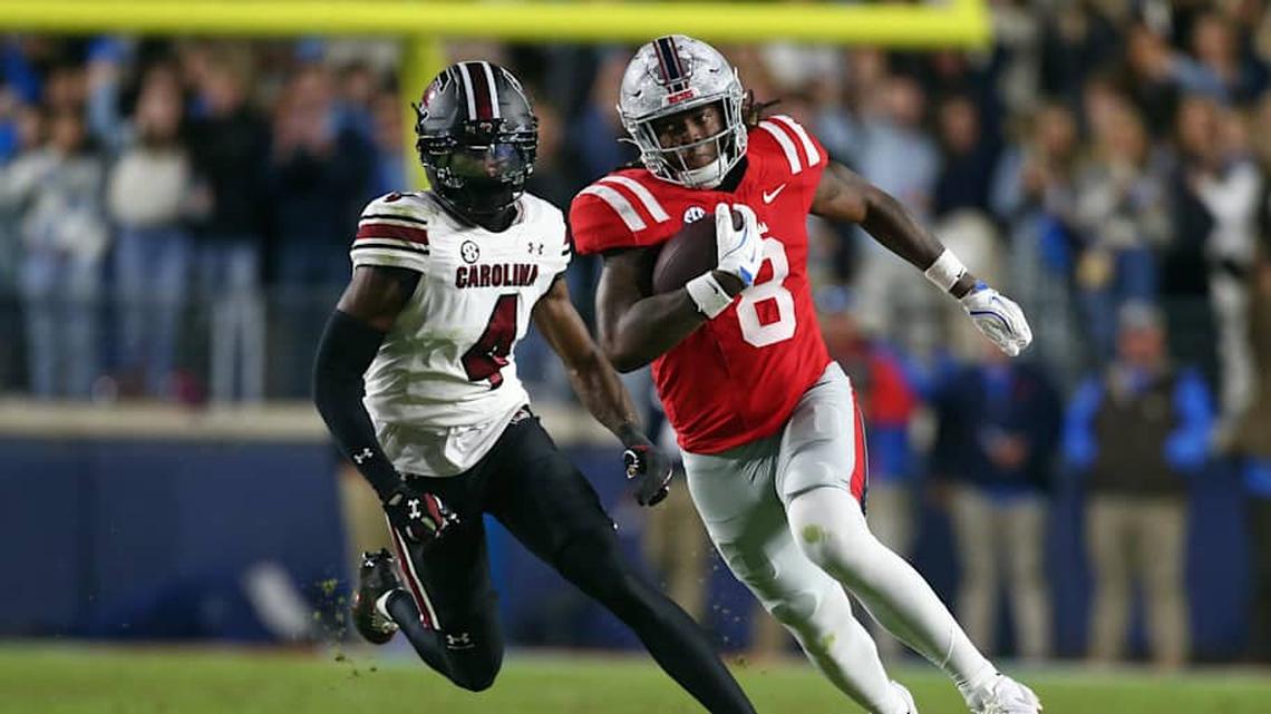  Nov 1, 2025; Oxford, Mississippi, USA; Mississippi Rebels tight end Dae'Quan Wright (8) runs after a catch during the fourth quarter against the South Carolina Gamecocks at Vaught-Hemingway Stadium. Mandatory Credit: Petre Thomas-Imagn Images | Petre Thomas-Imagn Images 