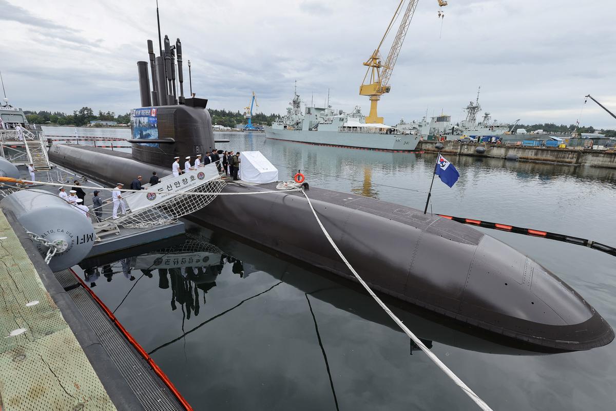 People board the South Korean KSS-III submarine ROKS Dosan Ahn Chang-ho, at the home port of Canada's Pacific fleet following exercises, at Canadian Forces Base (CFB) Esquimalt near Victoria, British Columbia, Canada, May 25, 2026. REUTERS/Chris Helgren