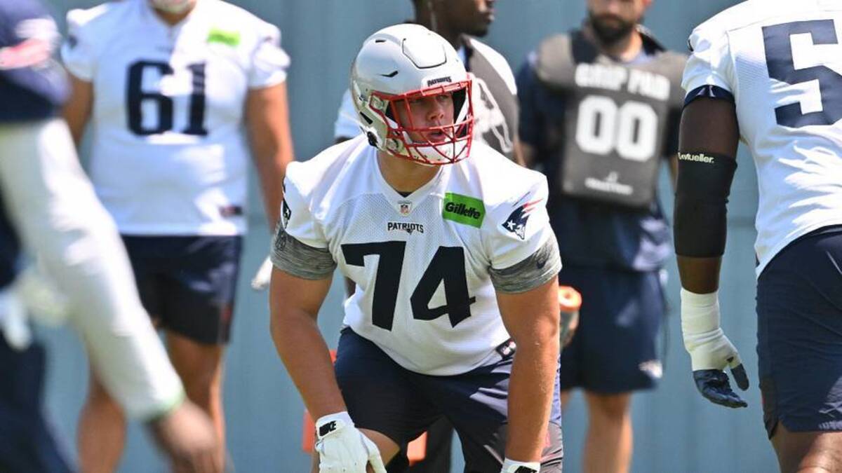  Jun 10, 2026; Foxborough, MA, USA; New England Patriots tackle Caleb Lomu (74) does a drill with offensive tackle Marcus Bryant (52) during minicamp at Gillette Stadium. Mandatory Credit: Eric Canha-Imagn Images | Eric Canha-Imagn Images 