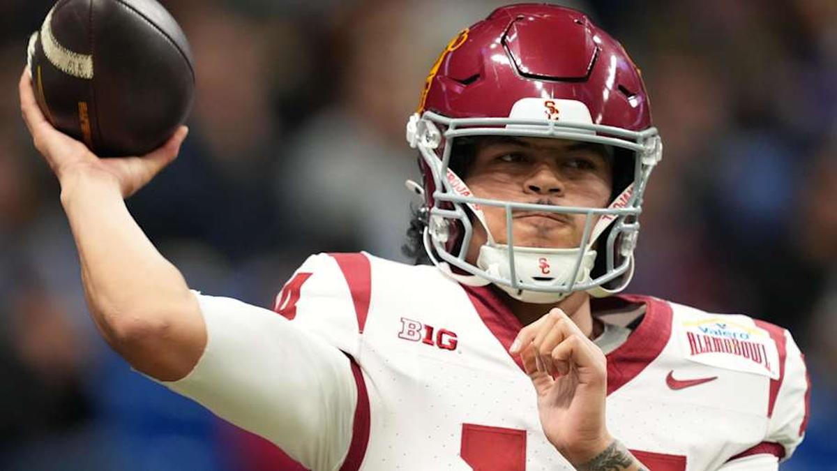  Dec 30, 2025; San Antonio, TX, USA; Southern California Trojans quarterback Jayden Maiava (14) throws the ball against the TCU Horned Frogs in the first half during the Alamo Bowl at Alamodome. Mandatory Credit: Kirby Lee-Imagn Images | Kirby Lee-Imagn Images 