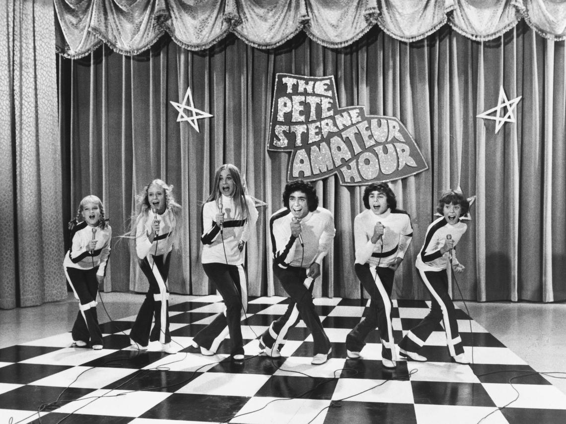 A singing scene from the American TV series, The Brady Bunch, here featuring Susan Olsen, Eve Plumb, Maureen McCormick, Barry Williams, Christopher Knight, and Mike Lookinland.Bettmann Archives/Getty Images