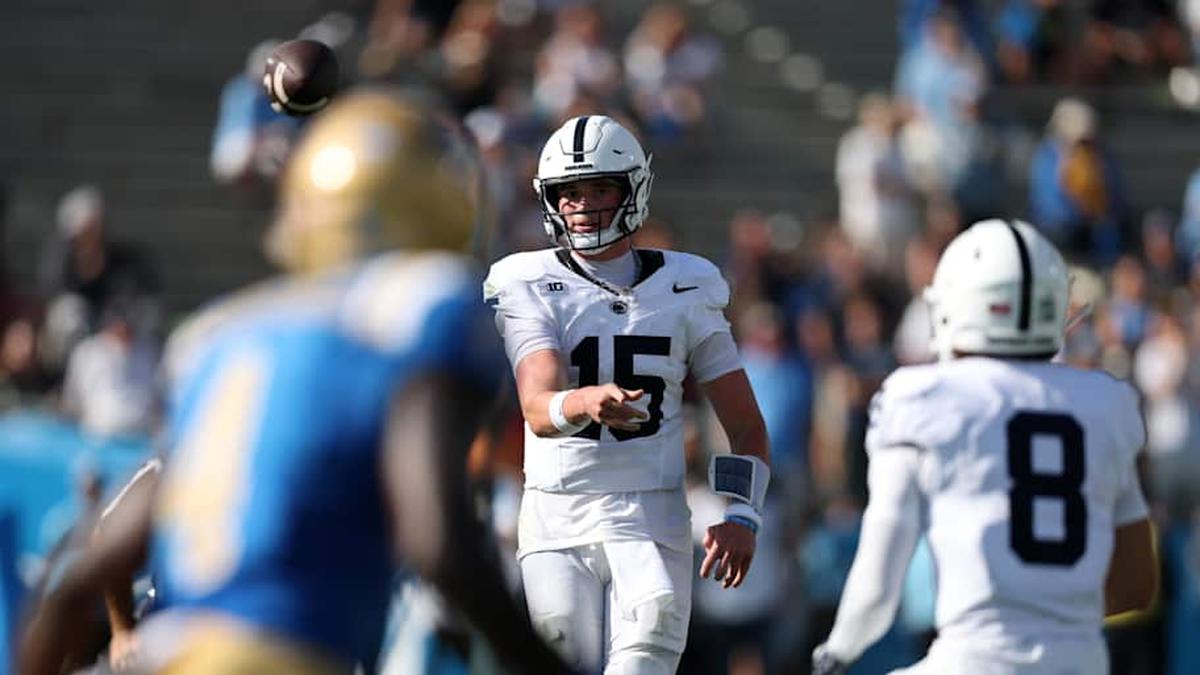  Oct 4, 2025; Pasadena, California, USA; Penn State Nittany Lions quarterback Drew Allar (15) throws a pass during the fourth quarter against the UCLA Bruins at Rose Bowl. Mandatory Credit: Kiyoshi Mio-Imagn Images | Kiyoshi Mio-Imagn Images 