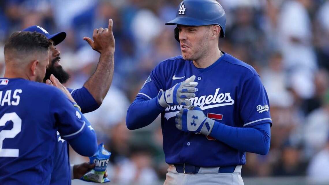 A's belt 3 home runs, salvage series finale against Dodgers 