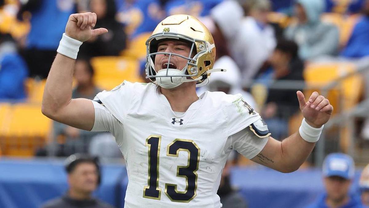  Nov 15, 2025; Pittsburgh, Pennsylvania, USA; Notre Dame Fighting Irish quarterback CJ Carr (13) calls an audible at the line of scrimmage against the Pittsburgh Panthers during the fourth quarter at Acrisure Stadium. | Charles LeClaire-Imagn Images 