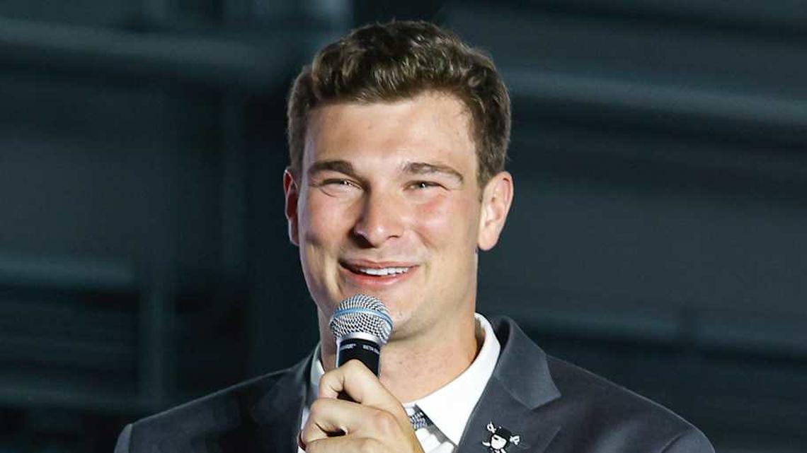  Fernando Mendoza | Darrell Craig Harris, On SI 