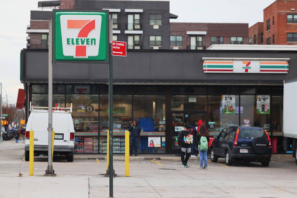  7-Eleven's new Hot AF! chicken sandwich enters the fast-food value fight nationwide Michael M. Santiago/Getty Images