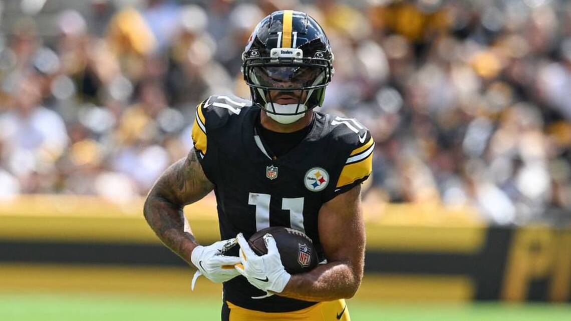 Week 4 Fantasy Football Start ‘Em, Sit ‘Em: Michael Pittman Jr. vs. Chris Godwin Jr.