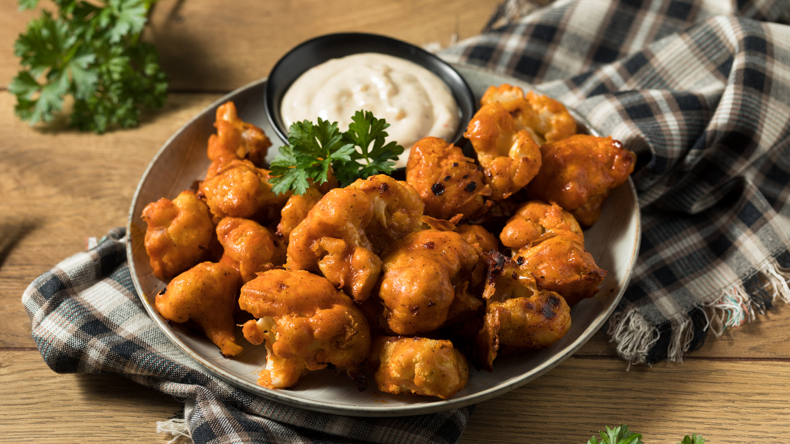 Cameron Diaz’s Buffalo Cauliflower Recipe Is a Slam Dunk for Game Day