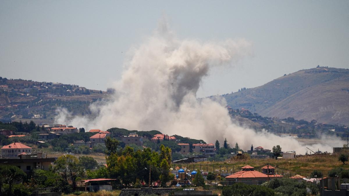 Smoke billows from southern Lebanon, following Israeli strikes, as seen from Nabatieh, Lebanon, June 4, 2026. REUTERS/Stringer