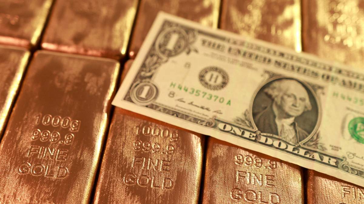 Strong dollar, high yields drag on gold outlook, but central-bank ...