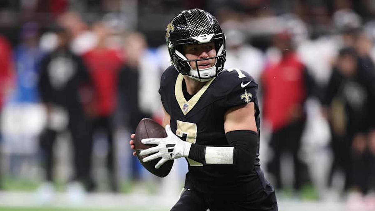  Taysom Hill can do just about anything on the football field. | Stephen Lew-Imagn Images 