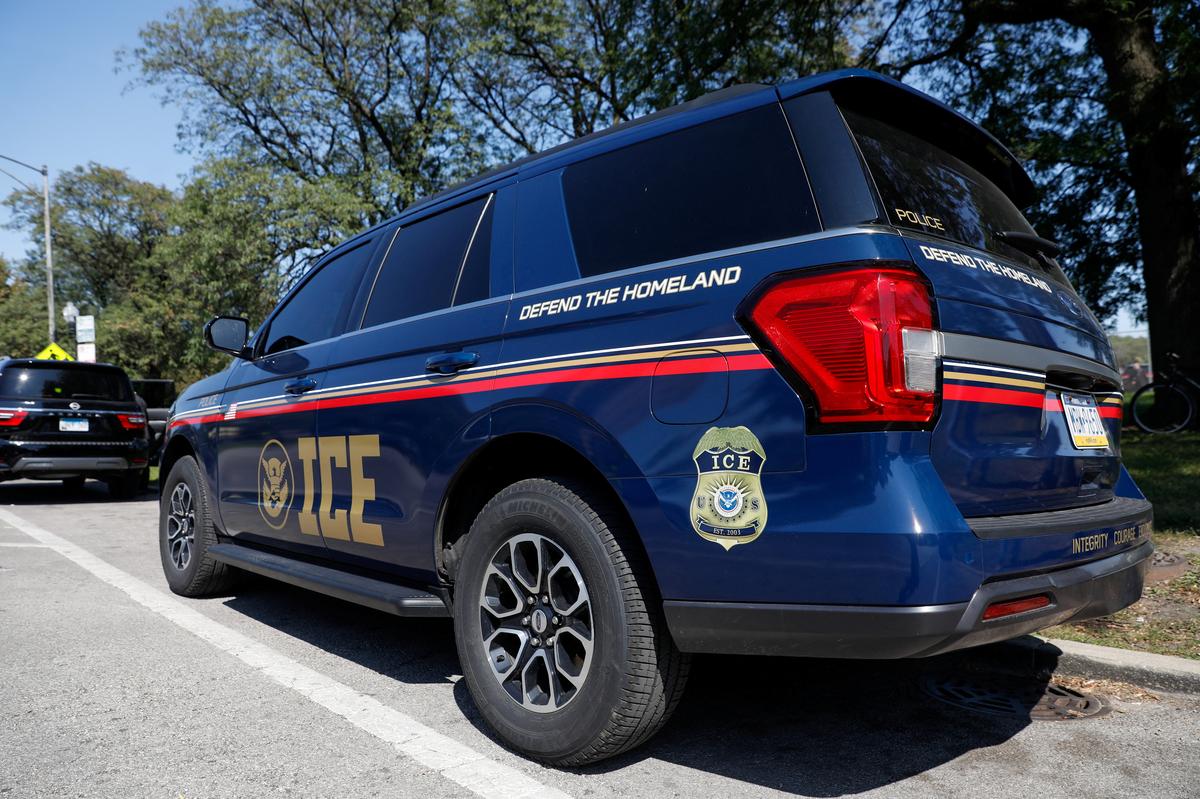 An Immigration and Customs Enforcement (ICE) vehicle is parked outside the Cook County Courthouse, where Fox News was doing a ride-along on their operations in Chicago, after U.S. President Donald Trump ordered an increased federal law enforcement presence and immigration enforcement actions by the Department of Homeland Security, in Chicago, U.S., September 8, 2025. REUTERS/Octavio Jones