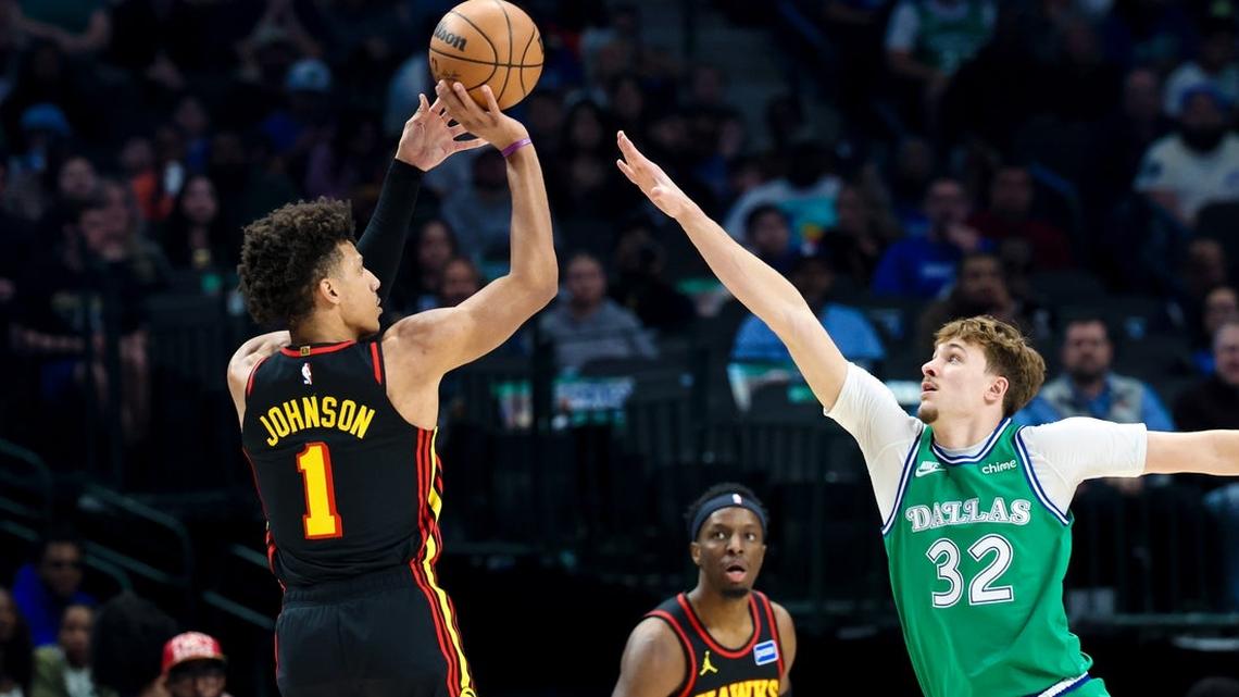 Hawks win 11th in a row, extend Mavericks' home skid 