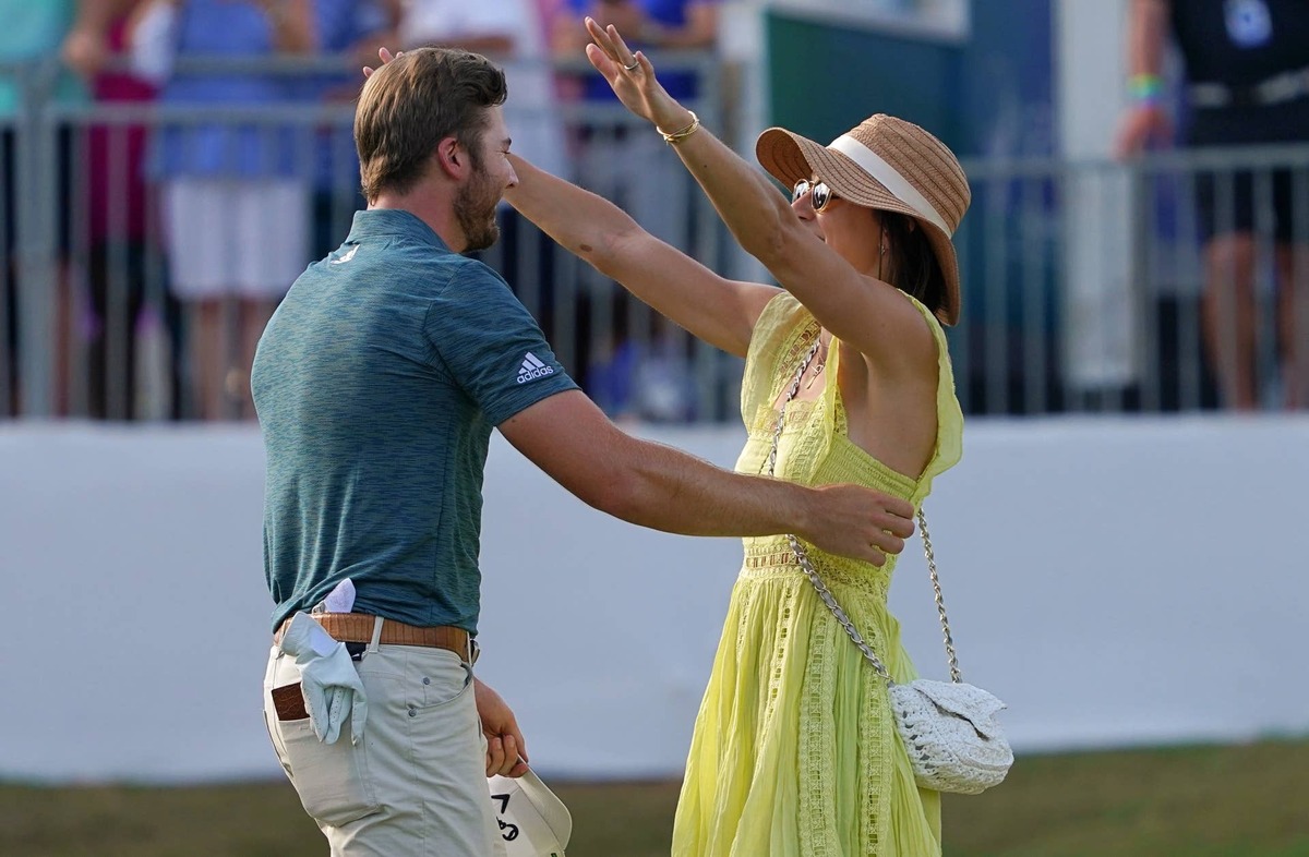  May 2, 2021; Palm Harbor, Florida, USA; Sam Burns embraces his wife Caroline Burns own the 18th green after winning the Valspar Championship golf tournament. Mandatory Credit: Jasen Vinlove-USA TODAY Sports 