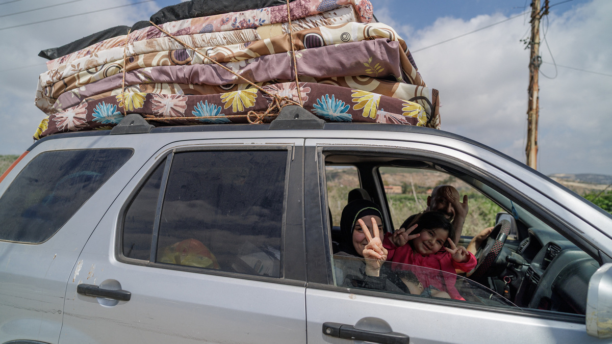 Displaced people react, as they make their way back to their home in southern Lebanon following an interim deal between the U.S. and Iran, in Qasmiyeh, Tyre district, Lebanon, June 21, 2026. REUTERS/Zohra Bensemra